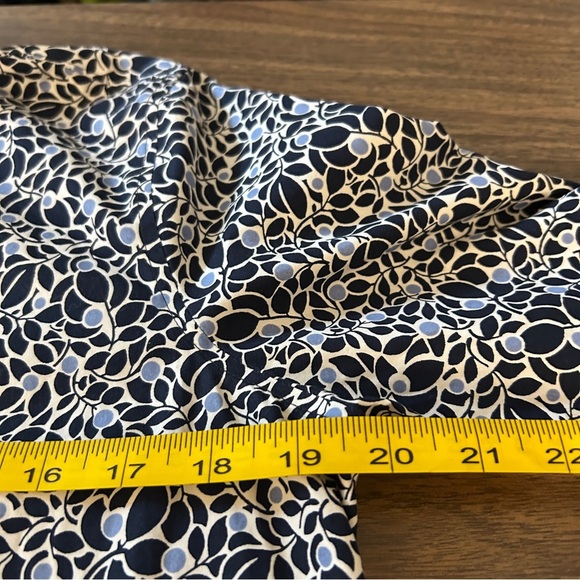❤️ Lands' End Women’s Navy and White Patterned Shirt 4 - Picture 7 of 8